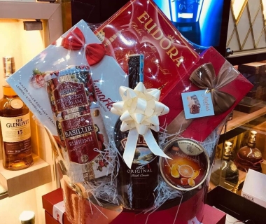 Màng Co Giỏ Quà (PVC/POF): Kỹ thuật Co Nhiệt & Mẹo Gói Quà Sang Trọng