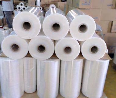 Màng Co PVC Cuộn Giá Rẻ: Giải Pháp Đóng Gói Tối Ưu Chi Phí Cho Doanh Nghiệp